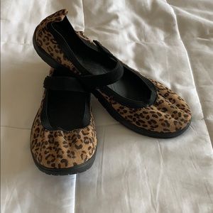 WORN ONCE REVITALIGN SHOES 8